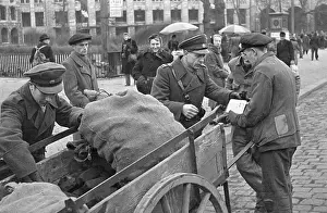 Pushcart Prints: Border Police Search Pushcart