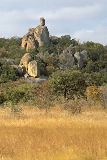 Images Dated 5th August 2007: Boulder, Bulawayo, Castle, Geology, Granite, Grass, History, Inselberg, Matabeleland South