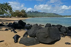 Images Dated 5th March 2013: Boulders on the beach, Anahola Bay, Anahola, Kauai, Hawaii, United States