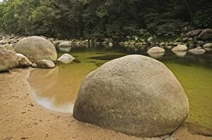 Images Dated 2nd August 2011: Boulders in Mossman Gorge