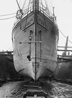 Topical Press Agency Gallery: The bow of Sir Ernest Shackletons exploratory vessel SS Endurance