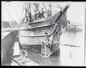 Shackleton Antarctic Expedition Prints: Bow View of Discovery