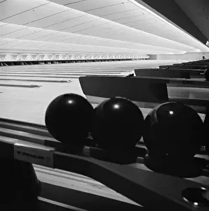 Bowling Balls in Ball Return