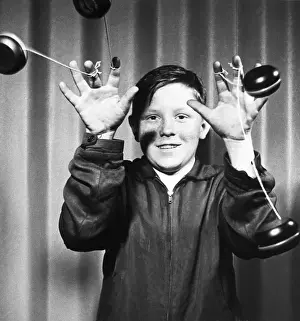 Nashville Prints: Boy Doing Yo-Yo Tricks