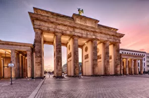 Berlin Wall (Antifascistischer Schutzwall) Collection: Brandenburg Gate