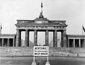 Berlin Wall (Antifascistischer Schutzwall) Collection: Brandenburg Gate 1966