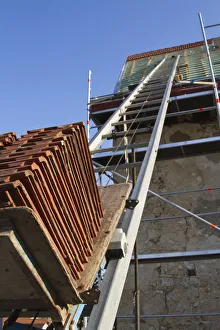 Images Dated 22nd March 2012: Brick elevator at a construction site