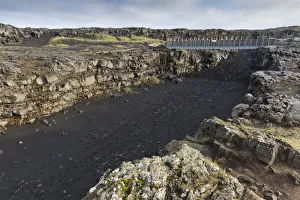 Images Dated 9th September 2014: Bridge between the continents crosses the fracture zone between the American