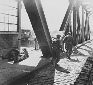 Land Battle Prints: British Soldiers Crossing Bridge in Antwerp
