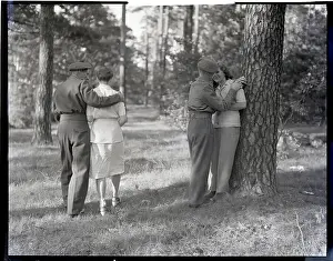 Dating Prints: British Soldiers Fraternize W/ Germans