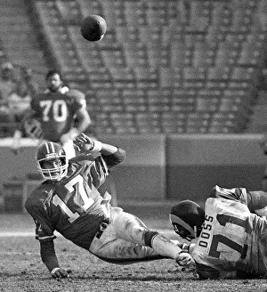 Broncos QB Steve DeBerg Under Pressure