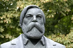 Images Dated 15th August 2014: Bronze figure, Friedrich Engels monument, detail, Marx-Engels-Forum, Berlin, Germany