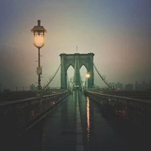 Images Dated 8th May 2014: Brooklyn bridge at dusk