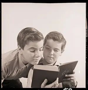 Freckles Prints: Brothers Reading Book
