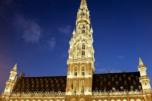 Images Dated 3rd February 2015: Brussels Town Hall at Grand Place illuminated at night
