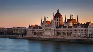 Images Dated 29th November 2015: Budapest parliament at Sunrise time, Budapest, Hungary