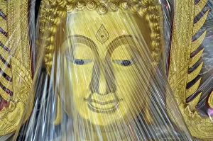 Images Dated 31st March 2009: Buddha statue covered with plastic foil, produced in a small factory, Bamrung Muang Road, Bangkok