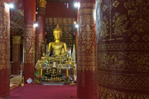 Images Dated 31st August 2015: Buddha in Wat Pak Khan, Luang Prabang, Laos