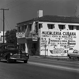 Side of Building Advertising in Spanish