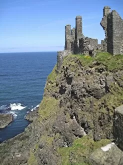 Ruined Gallery: building exterior, castle, cliff, color image, county antrim, day, dunluce castle