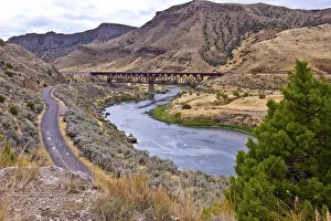 Images Dated 22nd September 2017: Burlington Northern Santa Fe Bridge over Bighorn River and Wind River Canyon, Wyoming, USA