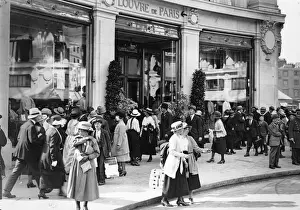 M Urb Shop Bri London Prints: Busy Shoppers