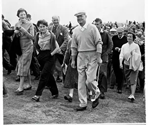 Andrews Prints: Byron Nelson Walking with Fans