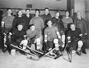 Photo Ottawa Canada Shamrocks hockey team in Paris 1933-34