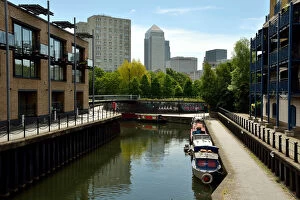 Images Dated 24th May 2015: Canal to Canary Wharf