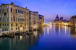 Images Dated 13th December 2015: Canal Grande sunrise of Accademias bridge. Venice, Italy