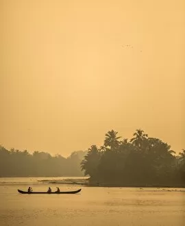 Images Dated 13th March 2015: canoe in Kerala