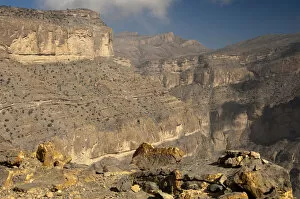 Oman Gallery: Canyon, valley of the Grand Canyon of Oman in Wadi Nakhur at the foot of Jebel Shams Mountain