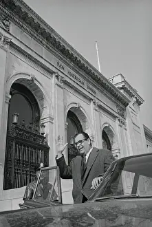 Carlos Lechuga Waving