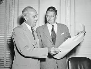 Carlton Skinner Receiving Certificate