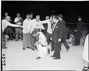 Carmen Basilio Kneels in Prayer in Ring