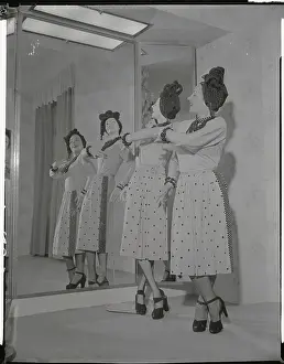 Carmen Miranda Dancing