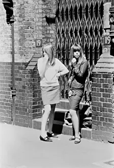 Diry 17432 Prints: Carnaby Street Fashion