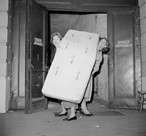 Carol Burnett Moves Mattress