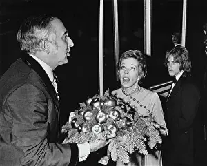 Huty33498 Prints: Carol Burnett On Set