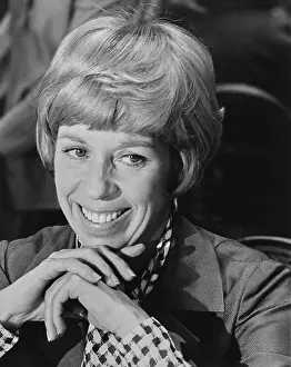 Huty33498 Prints: Carol Burnett On Set Pete N Tillie