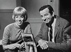 Huty33498 Prints: Carol Burnett And Walter Matthau On Set
