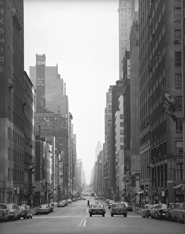 Images Dated 6th November 2006: Cars riding on street of american city, (B&W)