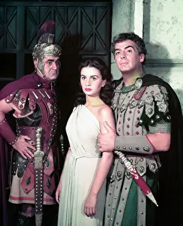 Cast of The Robe