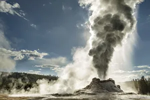 Images Dated 9th May 2016: Castle Geyser erupting, Upper Geyser Basin, Yellowstone National Park, Wyoming, USA