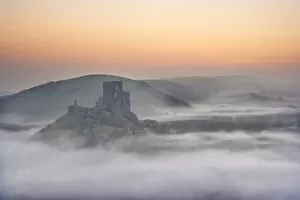 Images Dated 28th September 2008: Castle mist