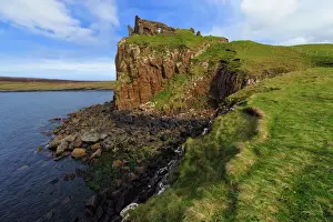 Castle at the waterfront, Duntulm Castle Ruins of the Clan MacDonald, Isle of Skye, Scotland, United Kingdom