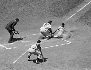 Professional Prints: Catcher Tags Sliding Roberto Clemente