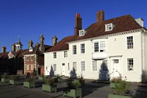 Images Dated 8th October 2014: Cathedral Close, Salisbury City, Wiltshire