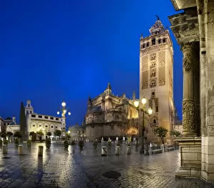 Images Dated 23rd February 2013: Cathedral and Giralda of Sevilla, Andalucia, Spain