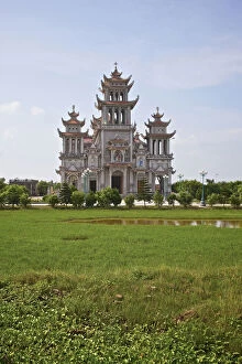 Images Dated 22nd September 2009: Catholic Church, Giao Thien Commune, Red River Delta, Xuan Thuy National Park, Vietnam